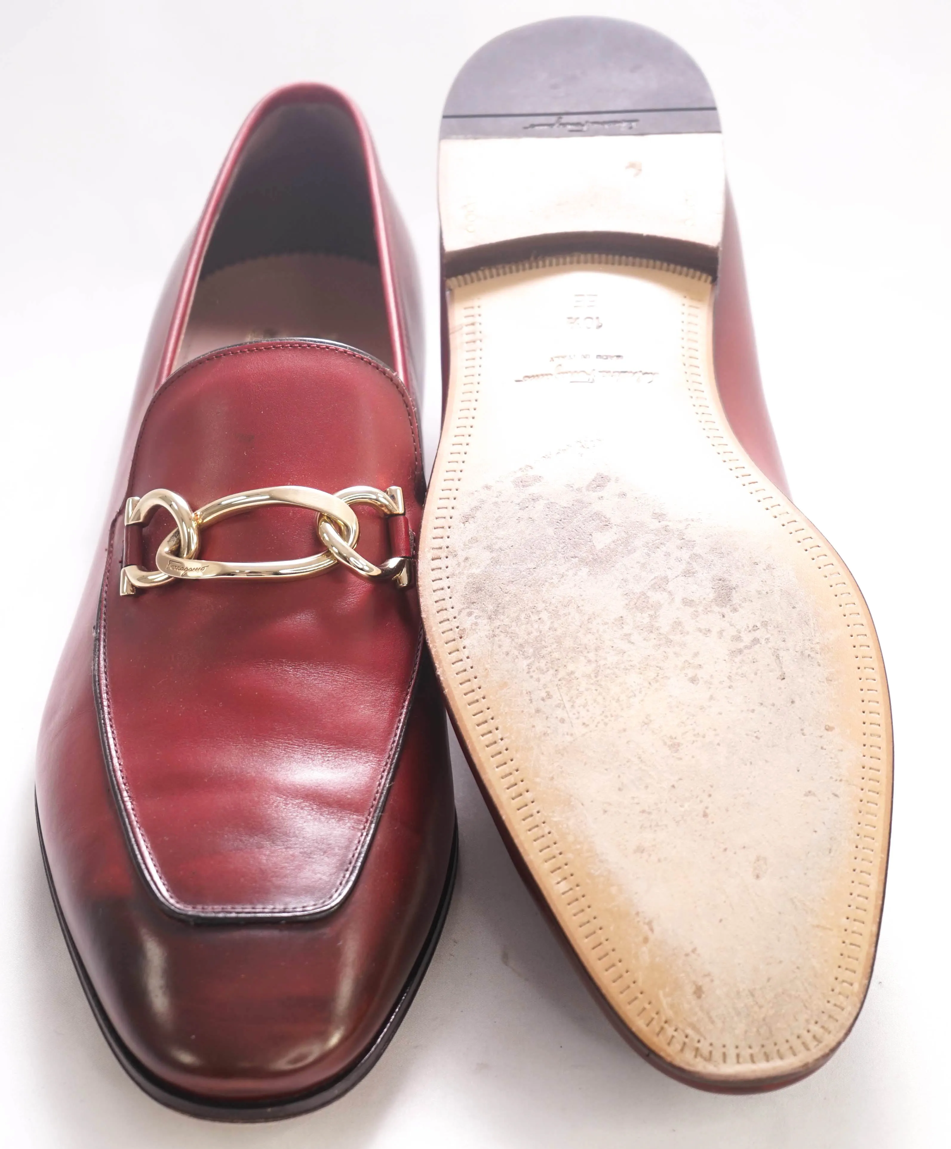 $700 SALVATORE FERRAGAMO - *BOY 2 * Chain Bit Sleek Logo Loafer - 10.5 EE US