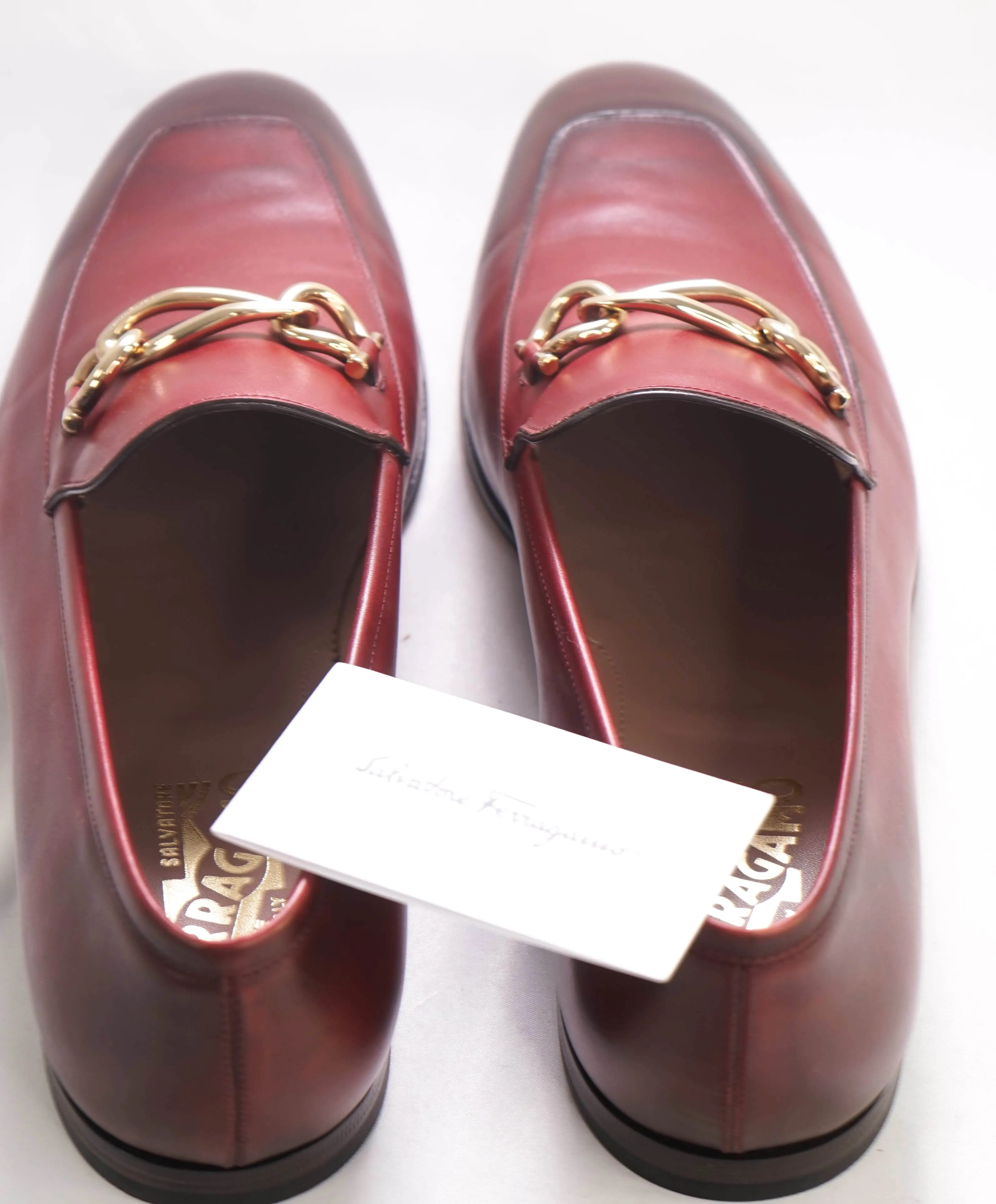 $700 SALVATORE FERRAGAMO - *BOY 2 * Chain Bit Sleek Logo Loafer - 10.5 EE US