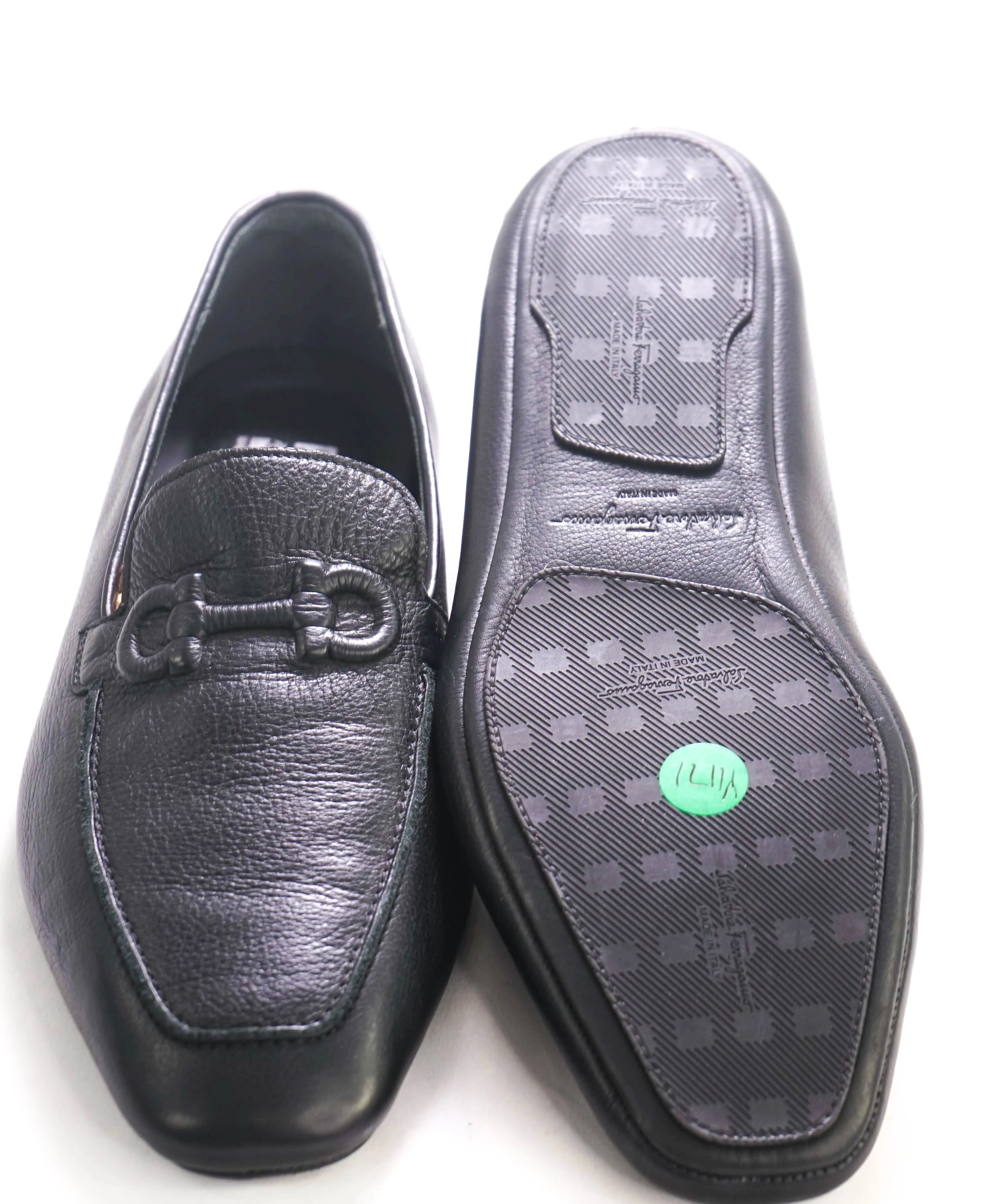 $750 SALVATORE FERRAGAMO - Embossed Bit Sleek Logo Loafer - 9 M US