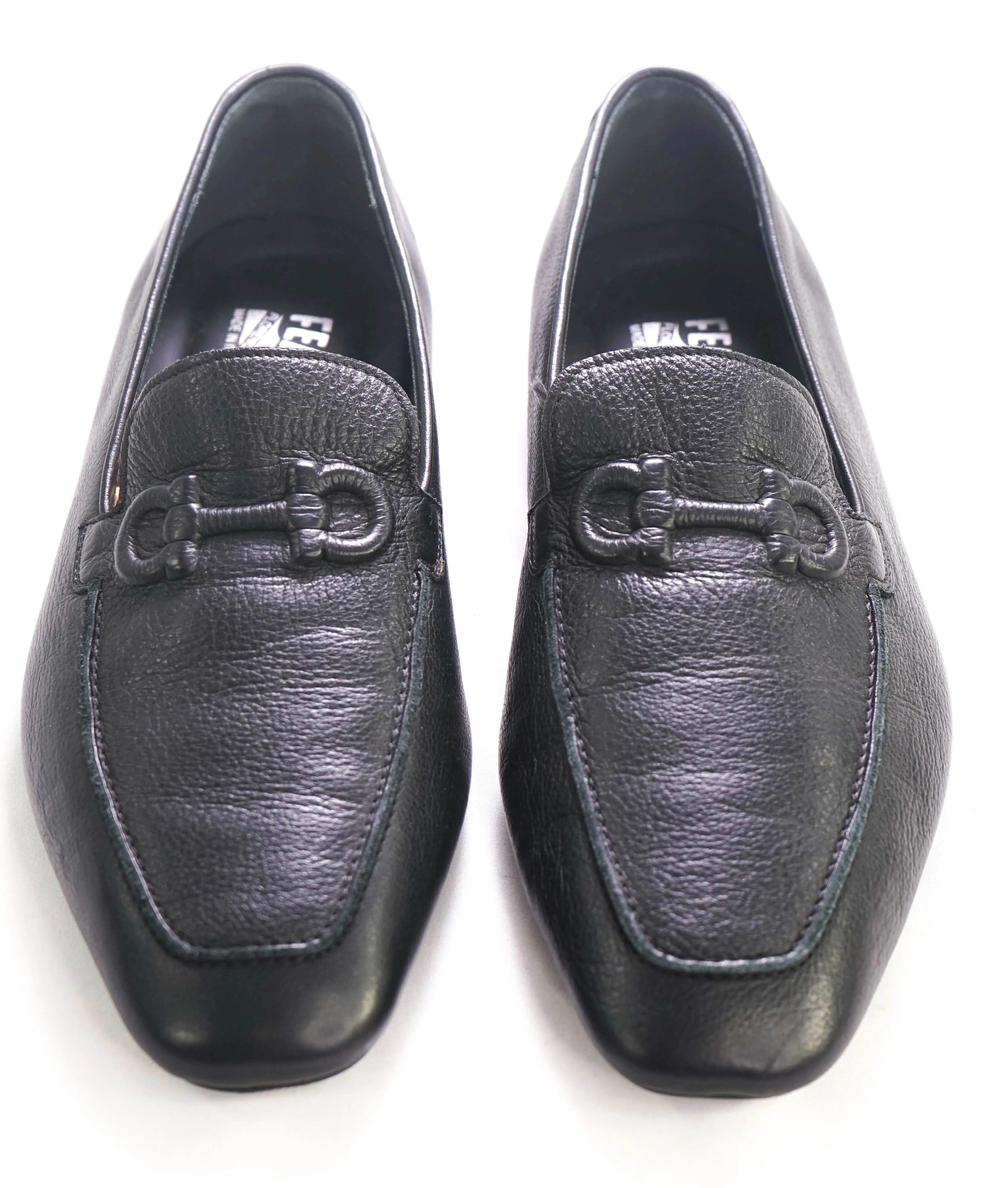 $750 SALVATORE FERRAGAMO - Embossed Bit Sleek Logo Loafer - 9 M US