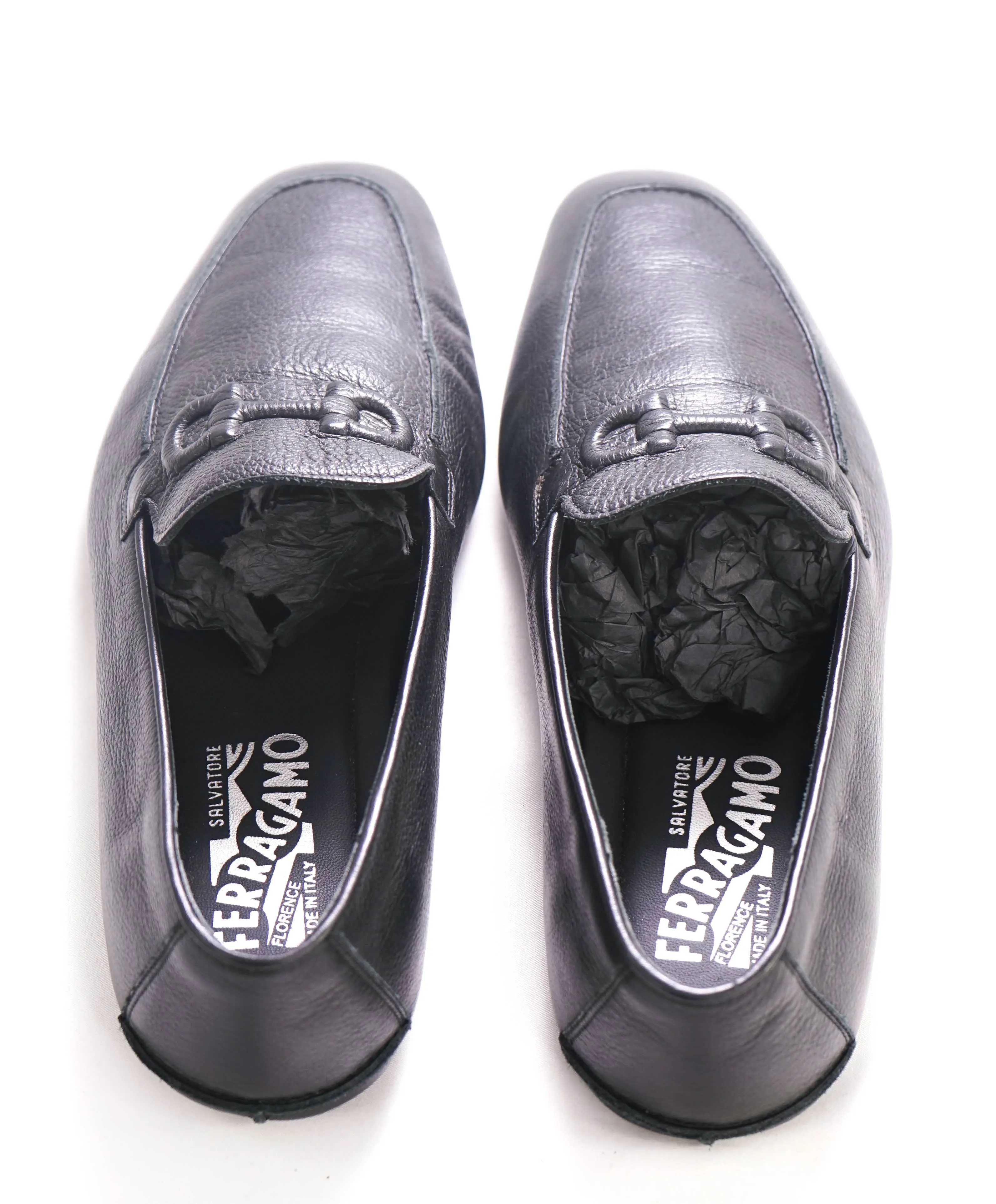 $750 SALVATORE FERRAGAMO - Embossed Bit Sleek Logo Loafer - 9 M US