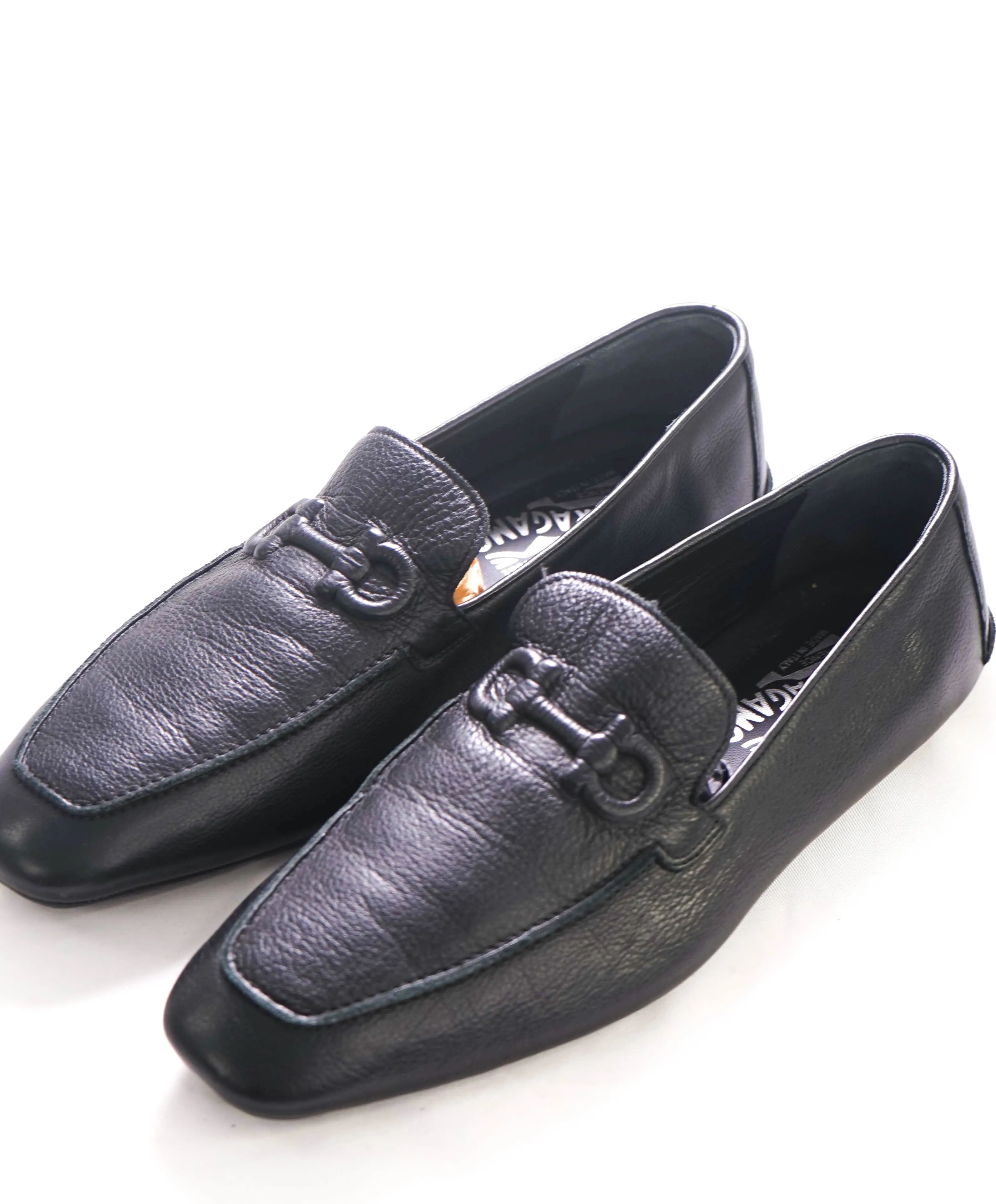 $750 SALVATORE FERRAGAMO - Embossed Bit Sleek Logo Loafer - 9 M US