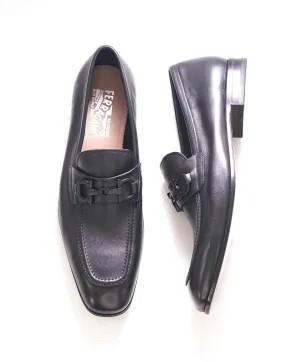 $850 SALVATORE FERRAGAMO - "ASTEN" Black Logo Bit Front Loafer - 9 E US