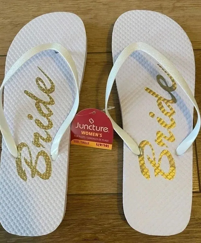 9 White/Gold Shoes