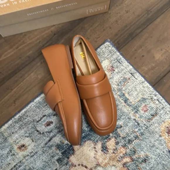 Born in California stay focused loafer in cognac brown size 8 ￼