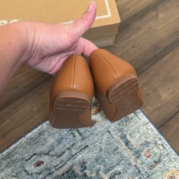 Born in California stay focused loafer in cognac brown size 8 ￼