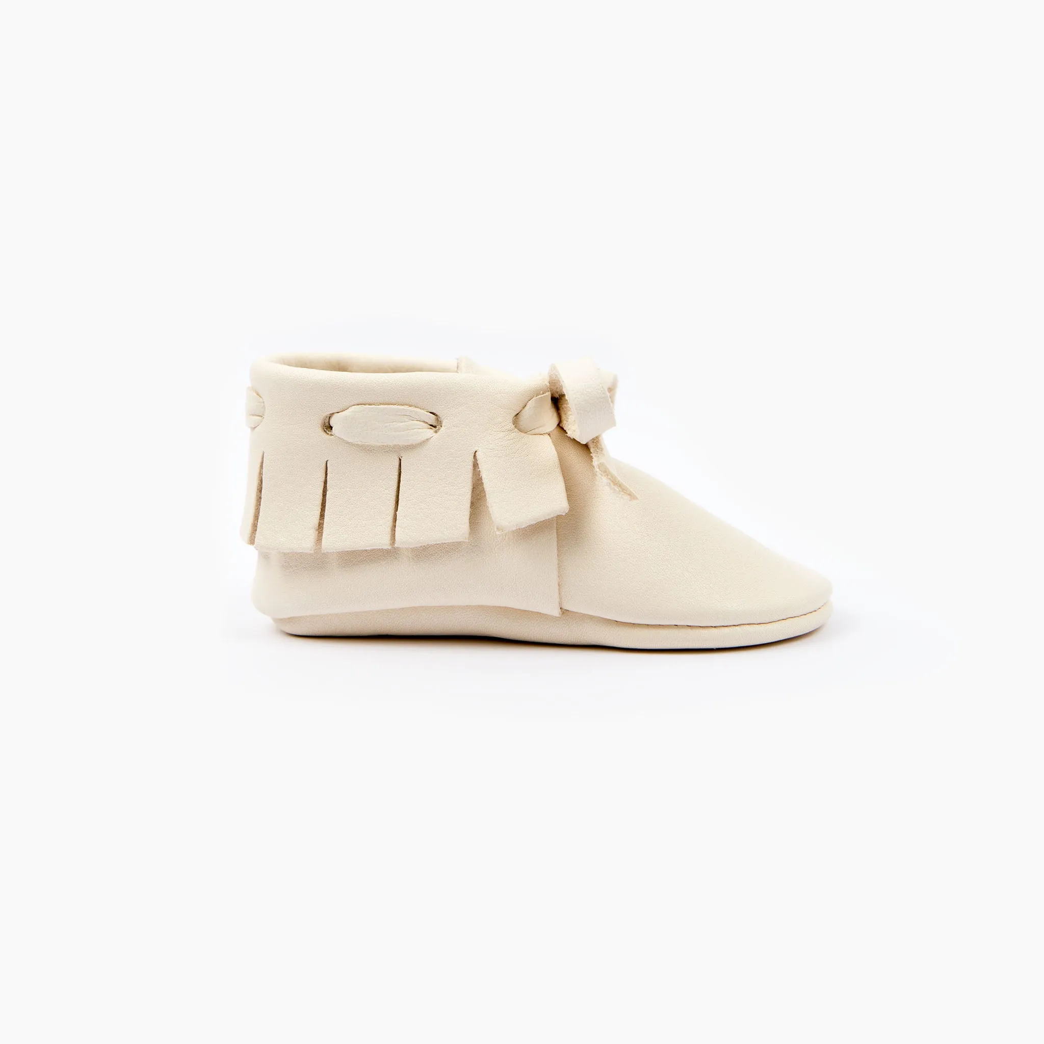 CREAM LACED MOCCASINS