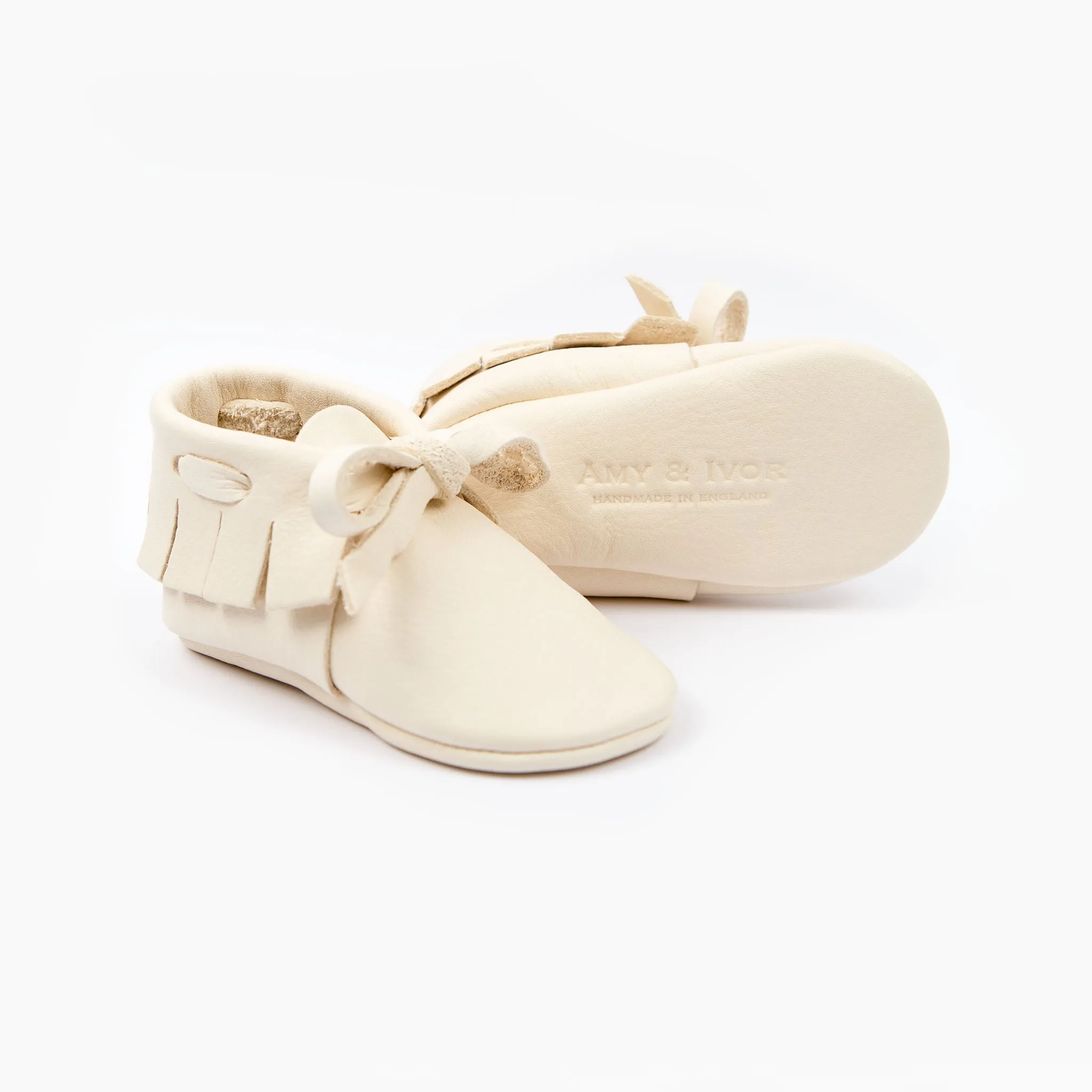 CREAM LACED MOCCASINS