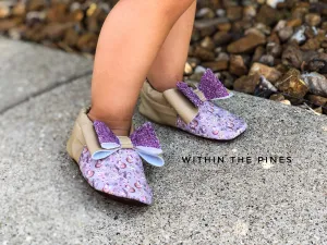 Fox Friends Bow Moccs