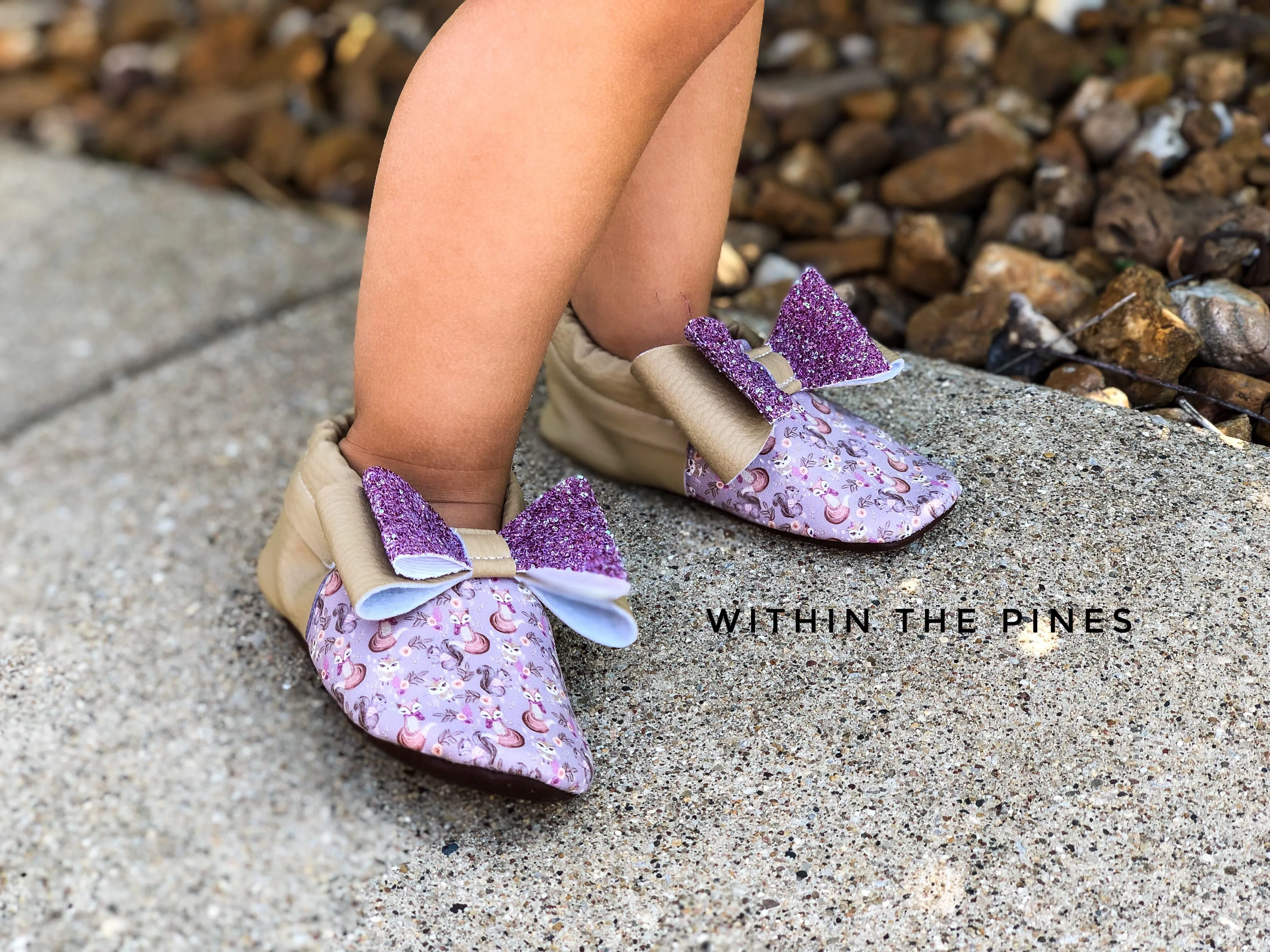 Fox Friends Bow Moccs