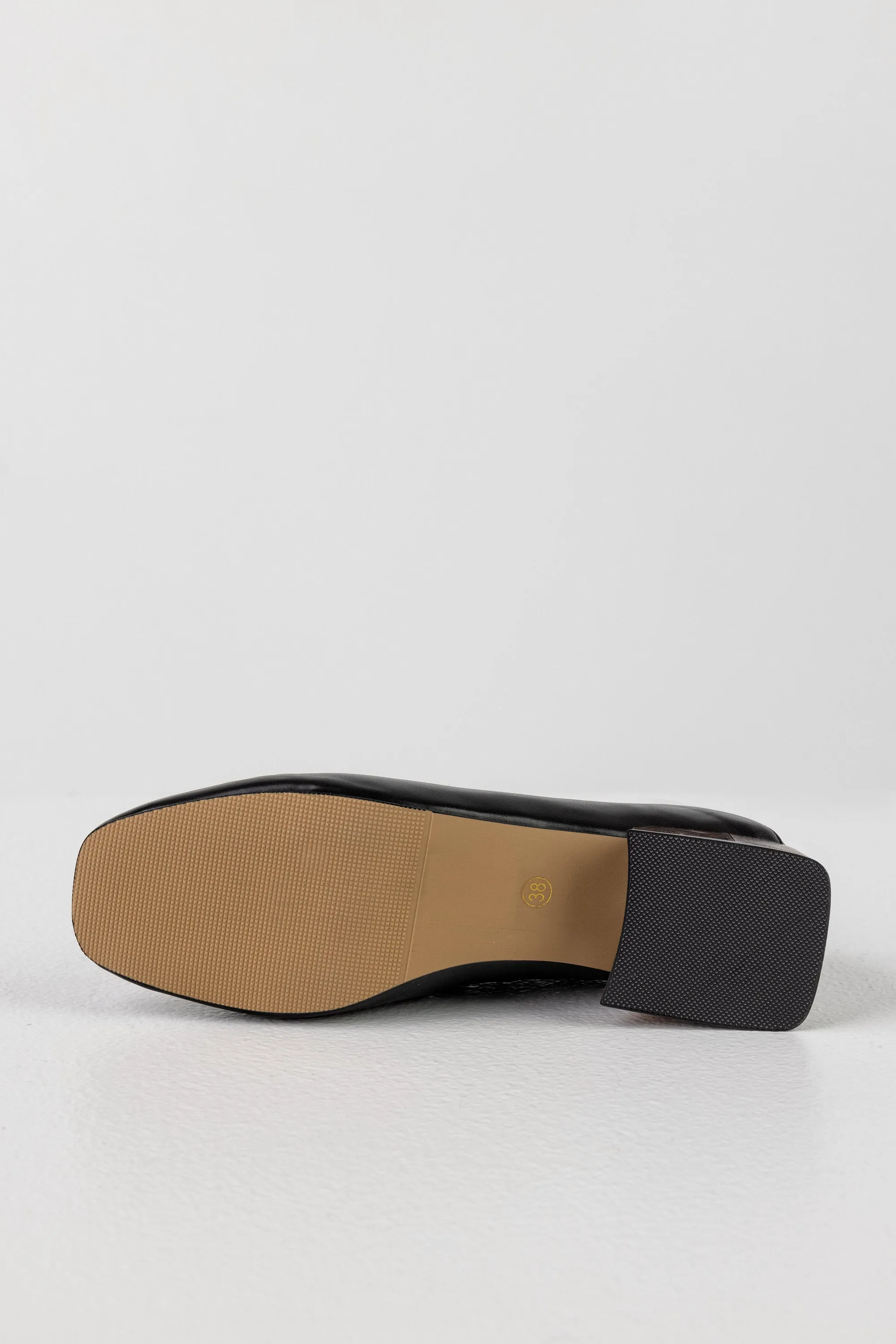 Heeled loafers with chain