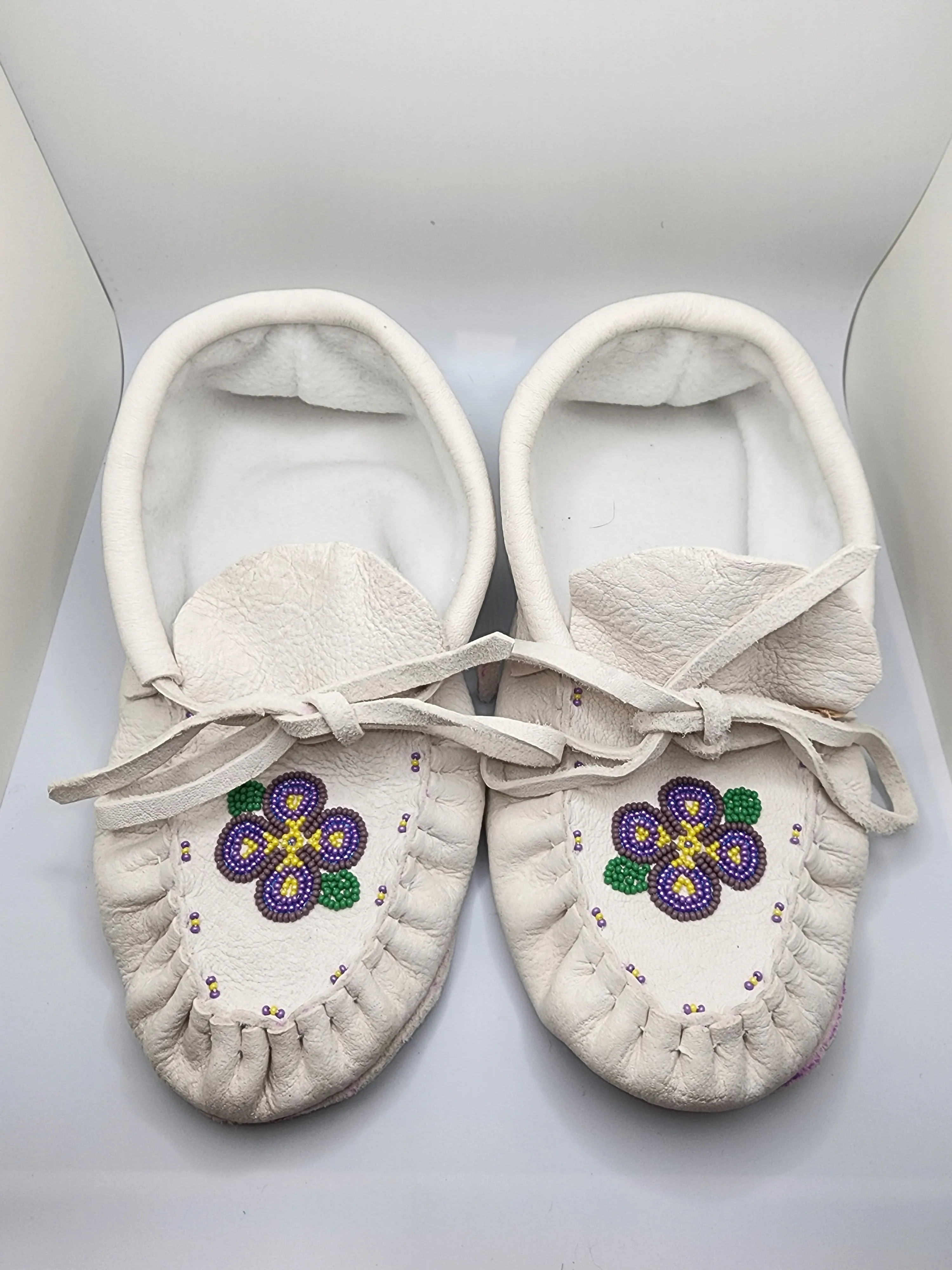 Leather Moccasins - Size 8 (U.S) - with Beaded Flower Design