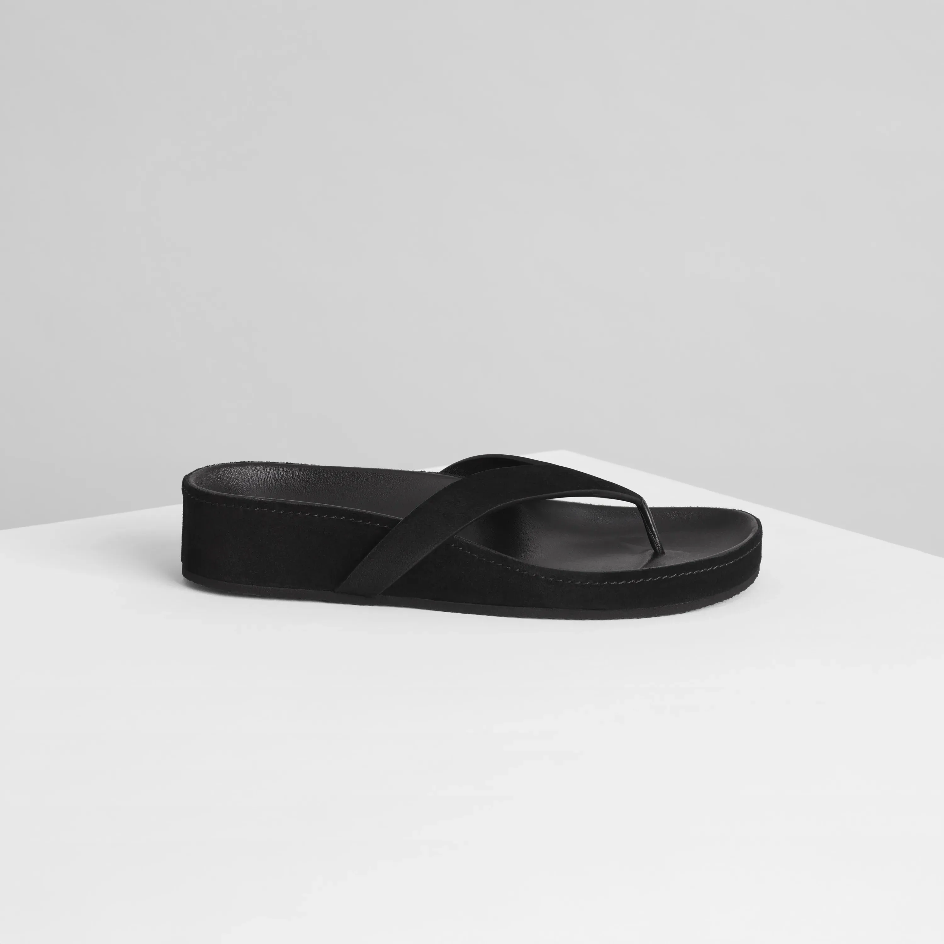 ROUND FLIP FLOP | black suede