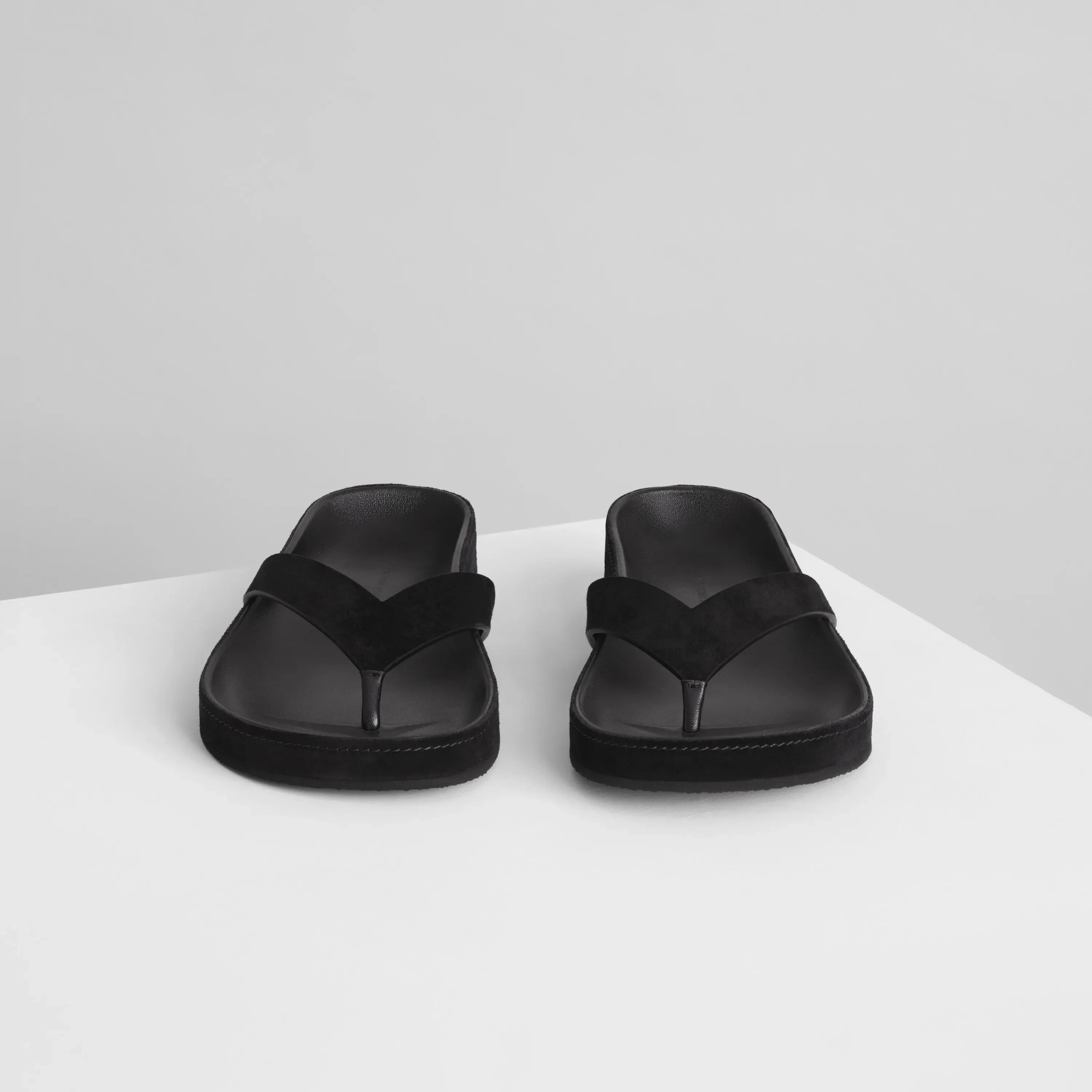 ROUND FLIP FLOP | black suede