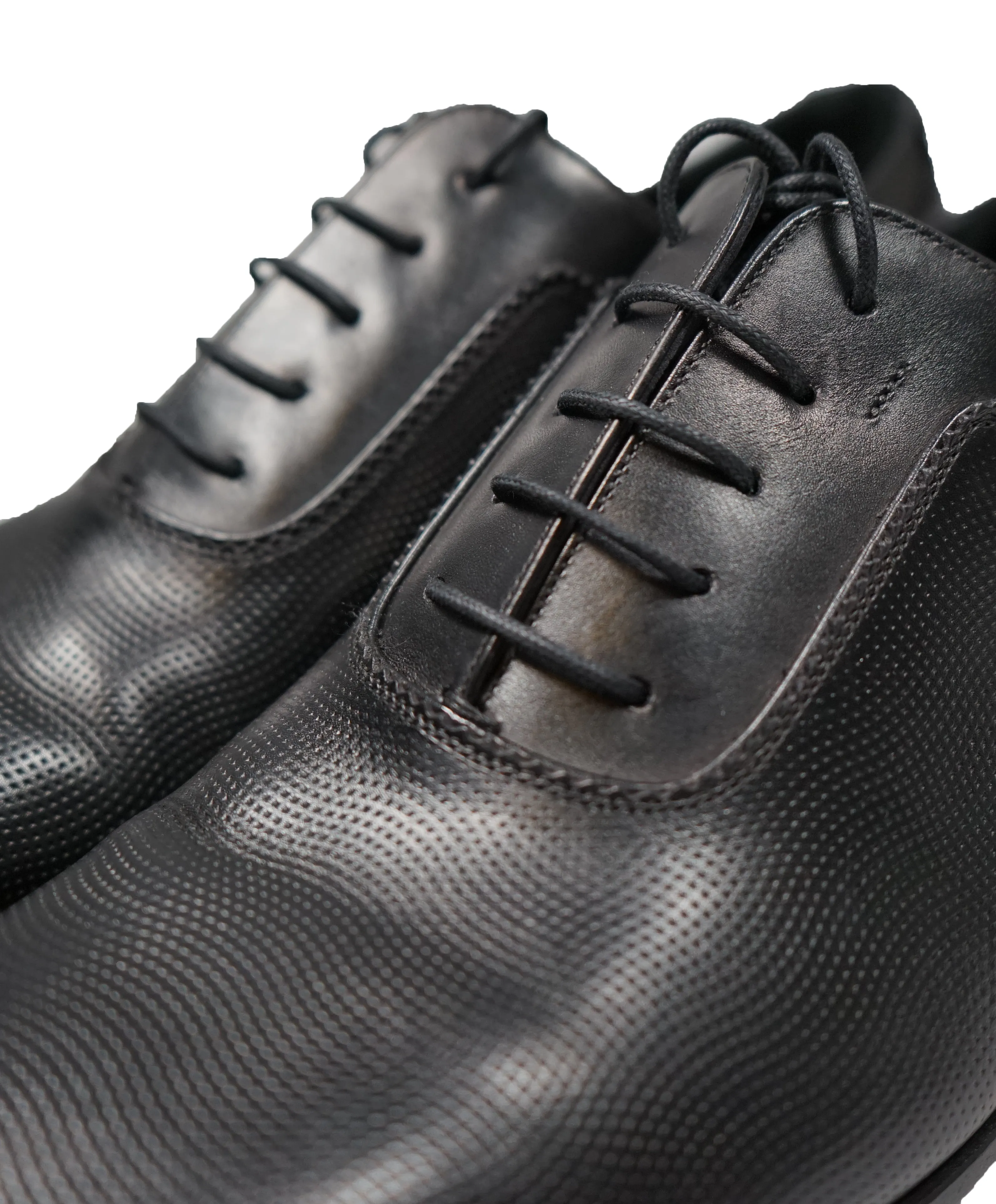 SALVATORE FERRAGAMO - "FARNESE" Textured Black Oxfords - 10D
