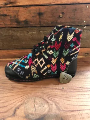 Size 35 Cloth Moccasins Rainbow Shapes on Black