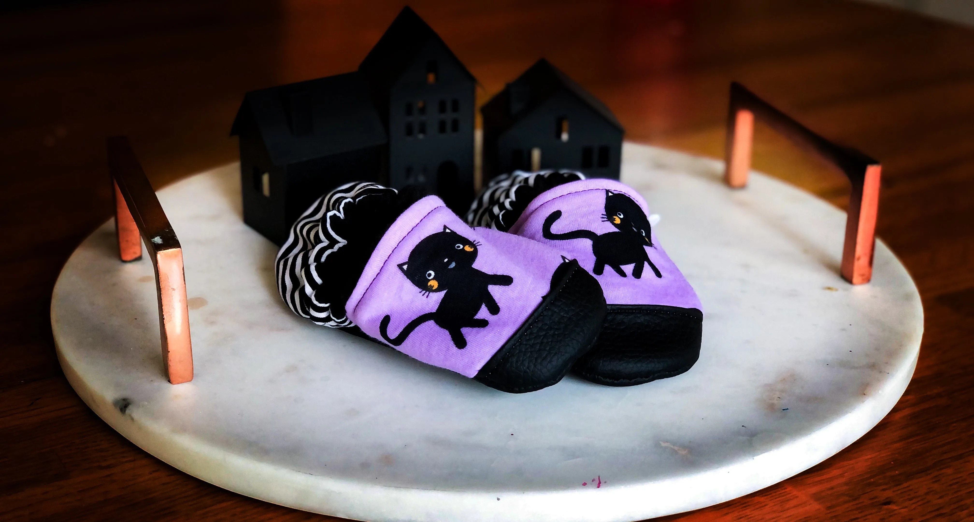 Spooky Cat Halloween Moccs