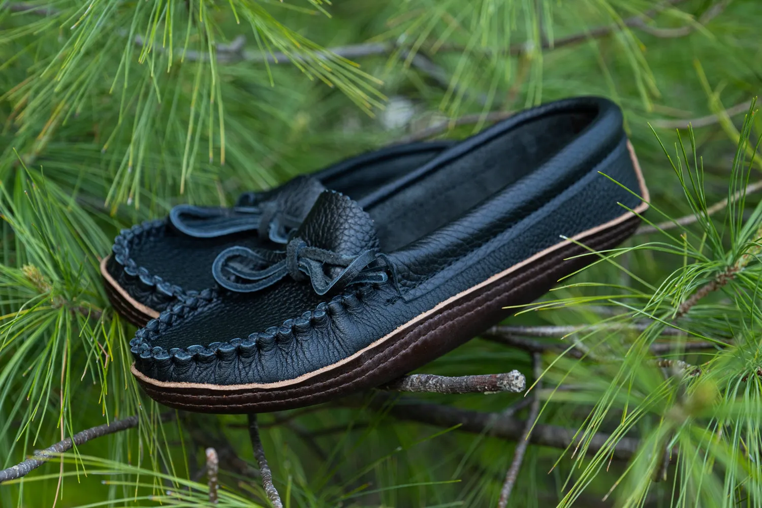 Women's Earthing Moccasins Moose Hide with Heavy Oil Tan Soles