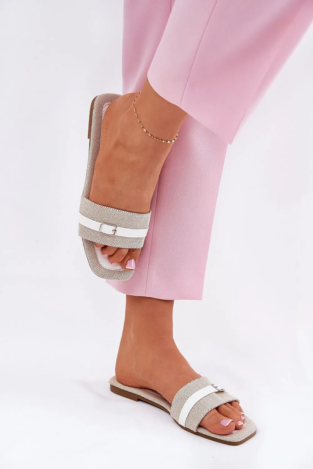 Women's thin strap flip-flops