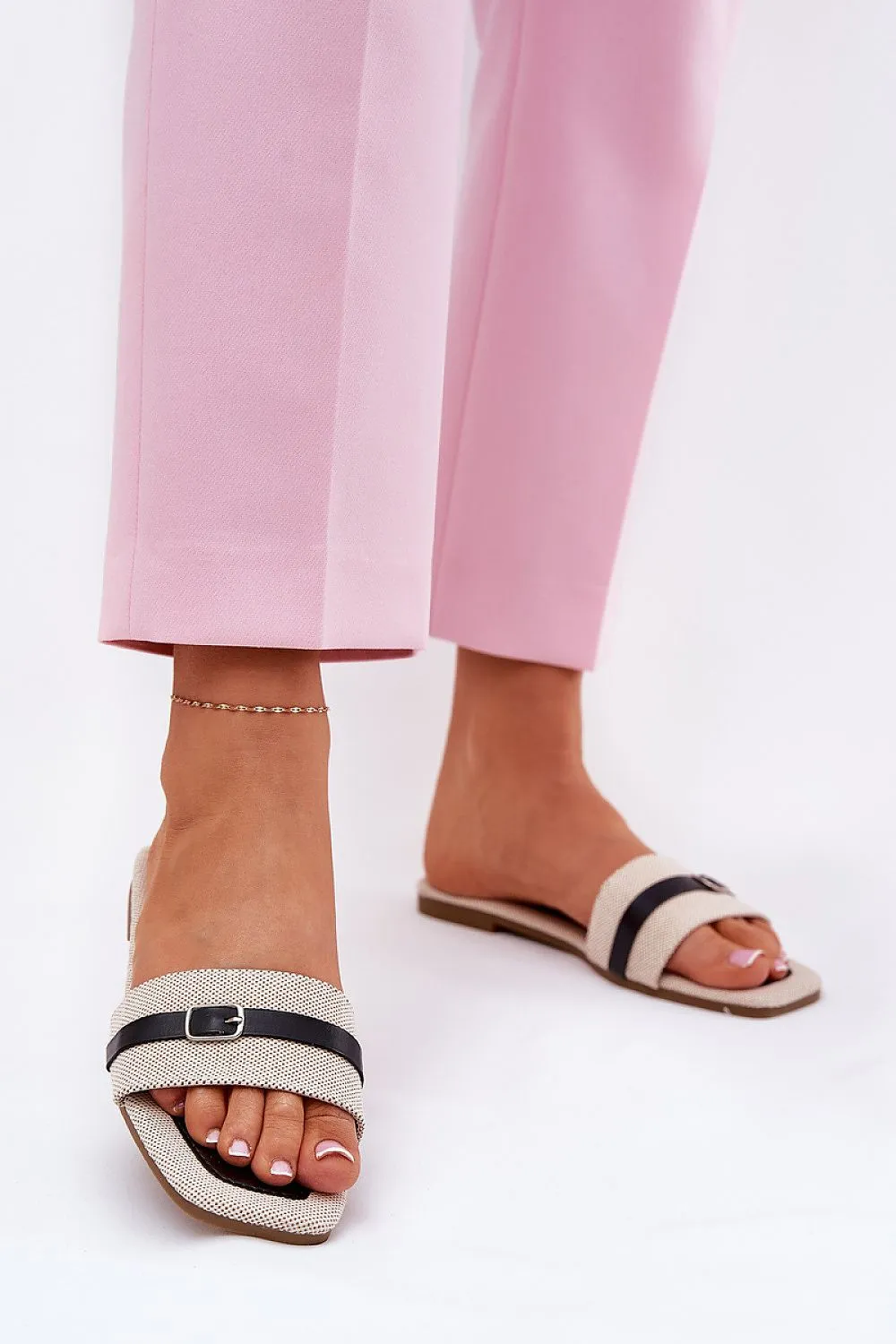 Women's thin strap flip-flops