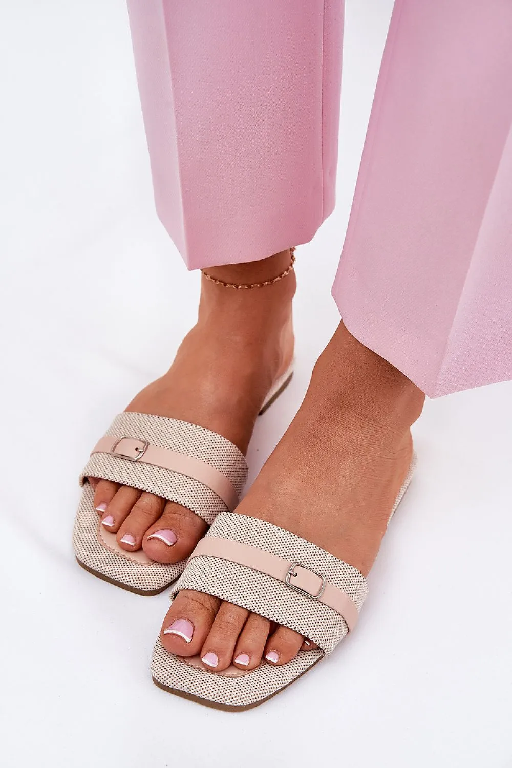 Women's thin strap flip-flops