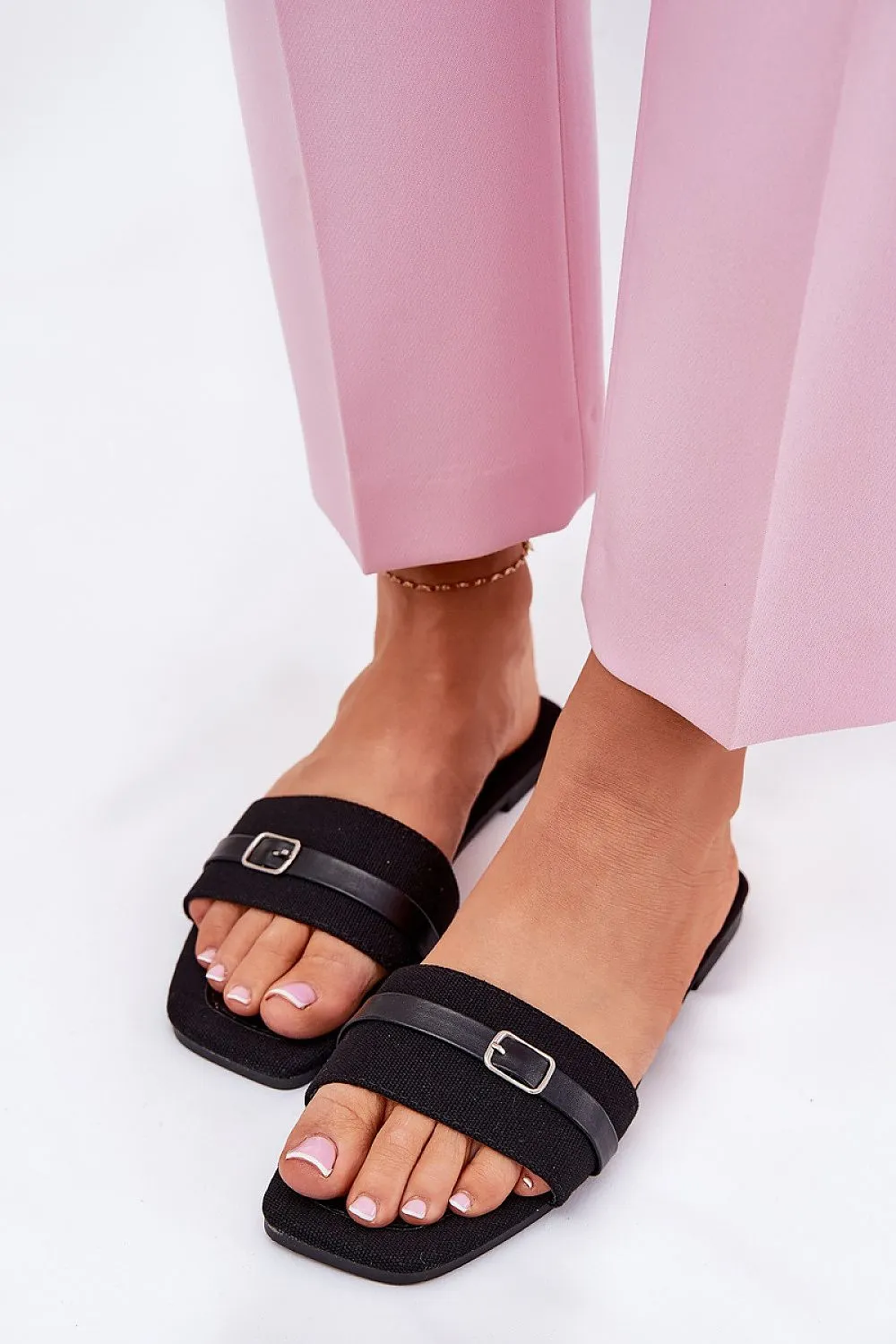 Women's thin strap flip-flops